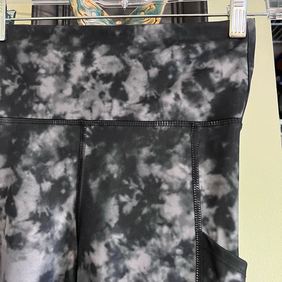 AE High Waisted Everything Pocket Legging - Picture 3 of 4